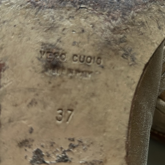 Gold distressed leather lofera size 7 - Picture 3 of 5